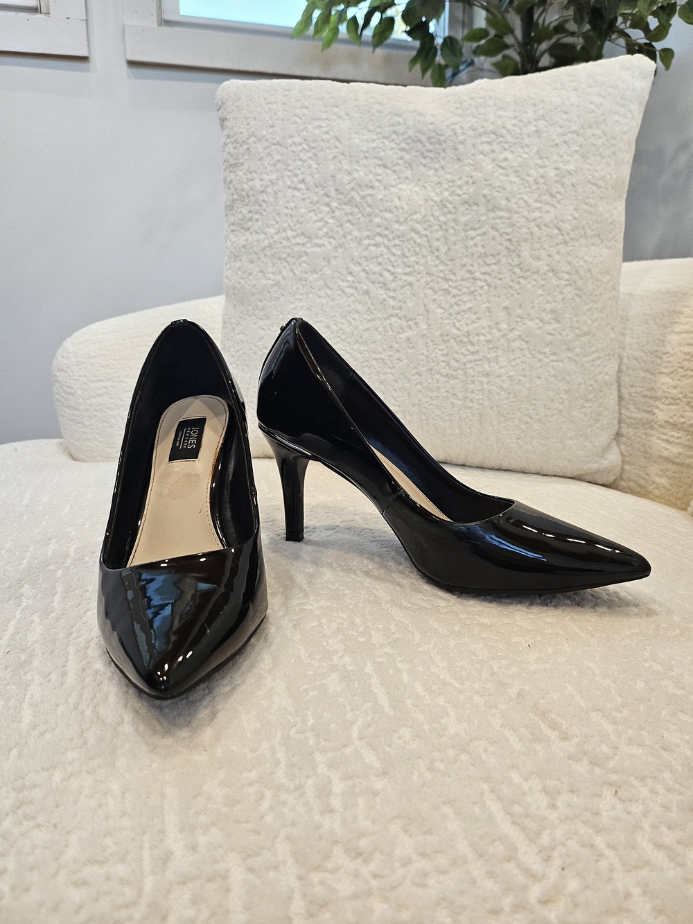 Jones New York Black Patent Pointed Toe Pumps - Classic Gloss - Picture 4 of 10